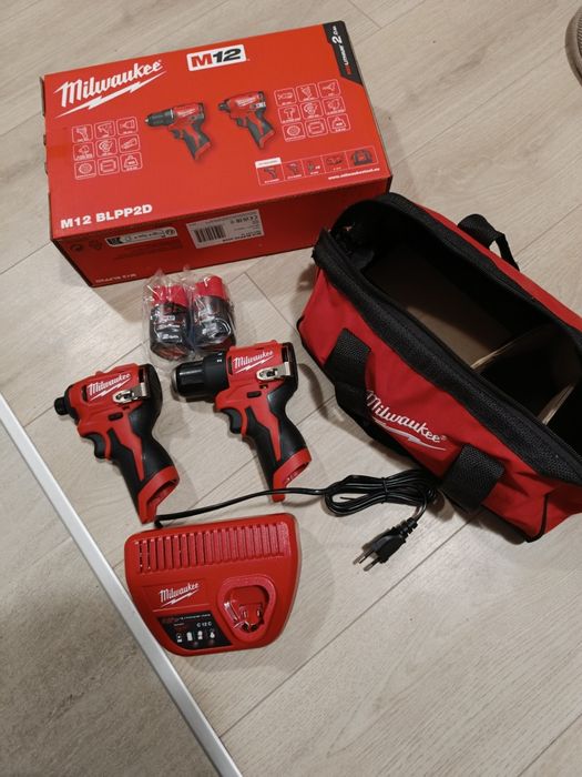 Milwaukee комплект Винтоверти M12  Чисто Нови