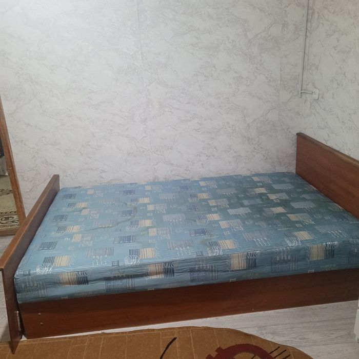 Кровать-полуторка.