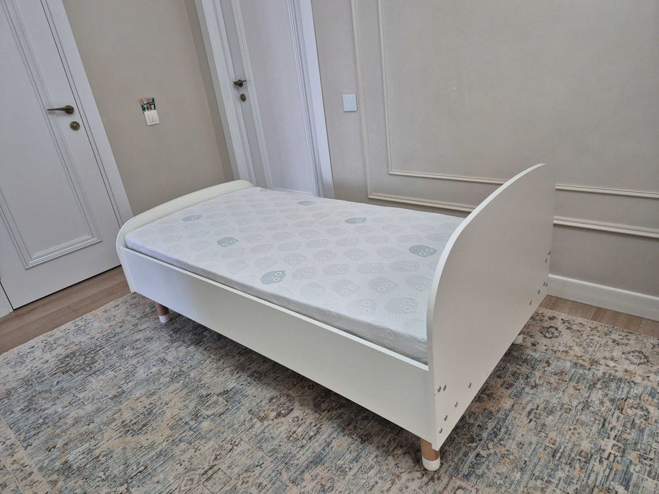 Кровать с матрацем