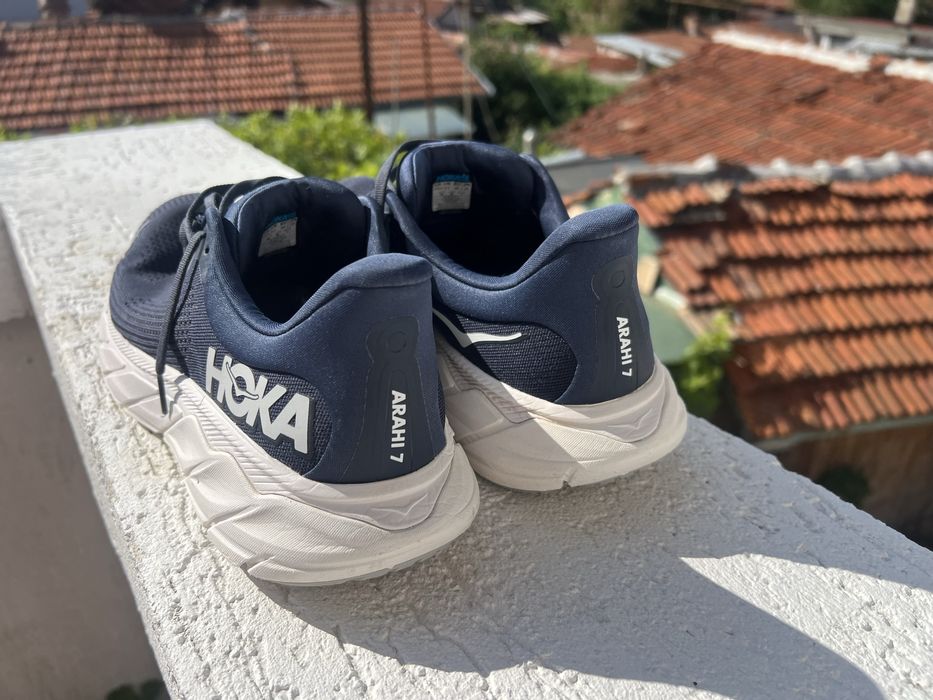Hoka One One Arahi 7 44