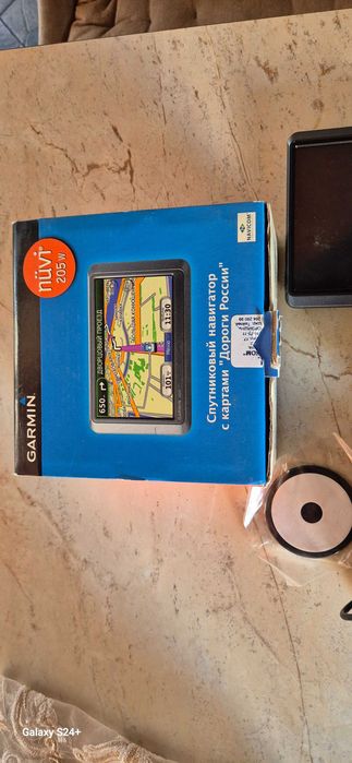 Продавам навигация Garmin Nuvi 205W