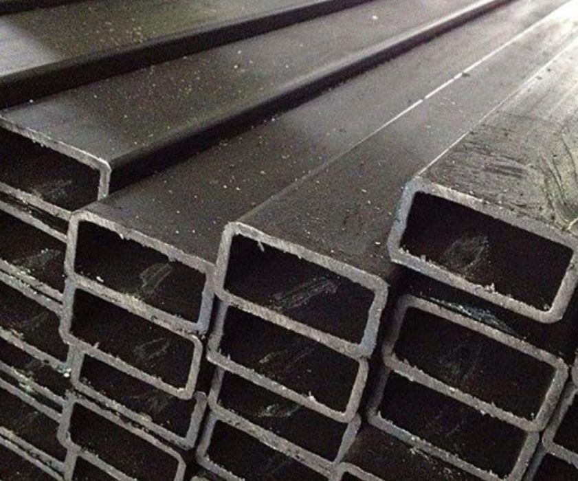 Профлист дерево и угольник для забора.