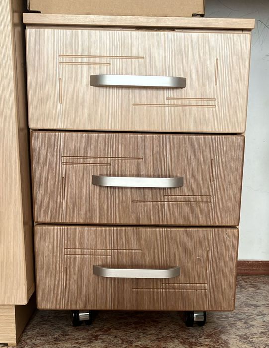 Тумба, стеллаж б/у