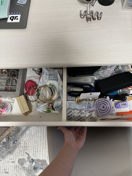 продам стол. подойдет для учебы