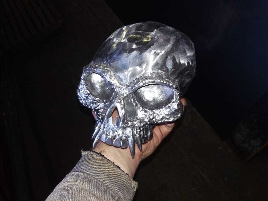 Кованый череп