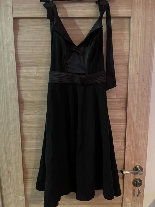 Vand 8 rochii /salopeta/costum marime S/M!