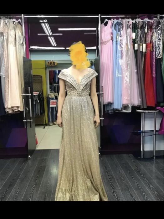 Вечернее платье с пышным подъюбником