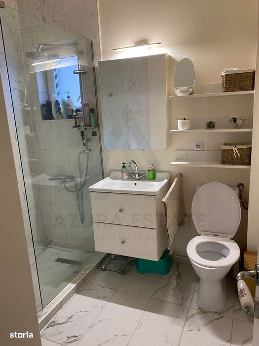 Apartament cu 3 camere 2 bai curte individuala 74 mp în Șelimbăr