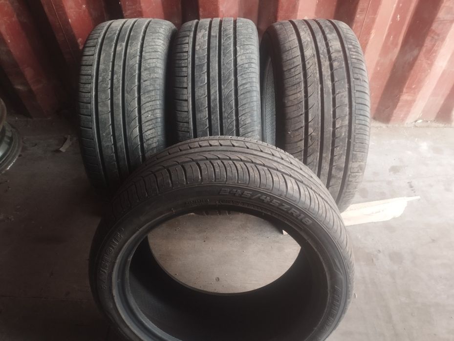 Комплект шин 245/45/18