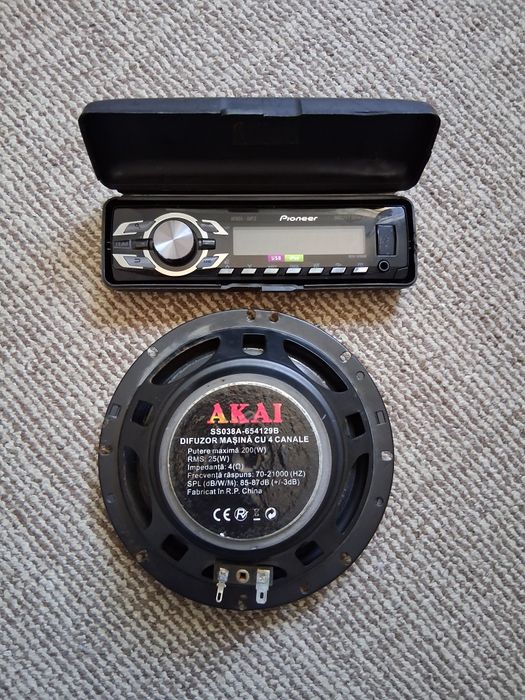 Fata cd Pioneer Mvh-1400ub+boxa auto Akai