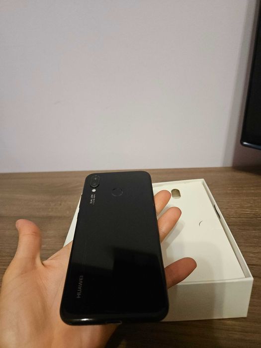 Телефон Huawei p20 lite