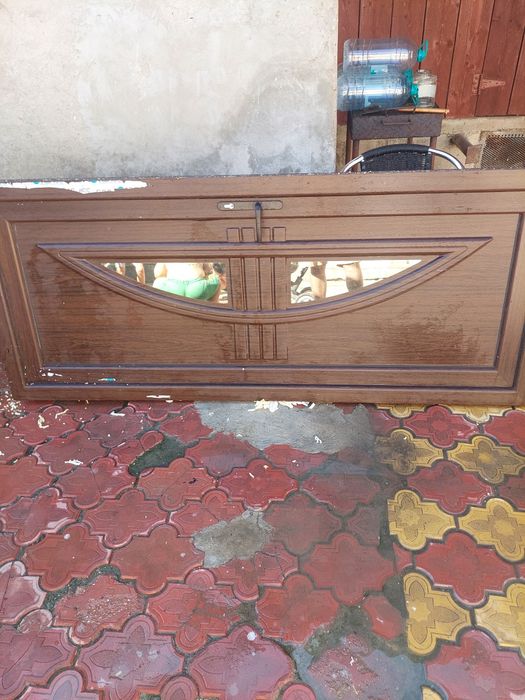 ușă de vanzare  ne folosită