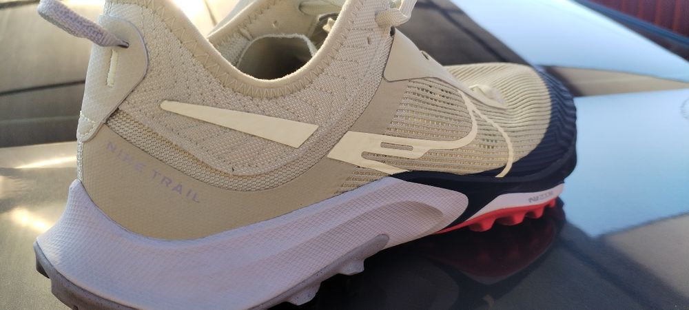 Adidași Nike ne-o zoom.