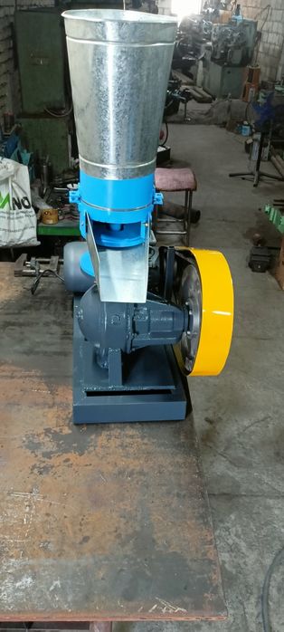 Гранулятор 220 ишлида соатига 50.70кг чикаради