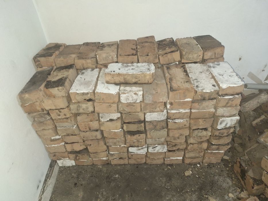 Продам красный кирпич печной бу