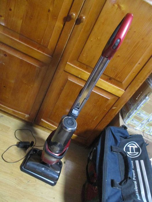 aspirator electrolux cu baterie 36v