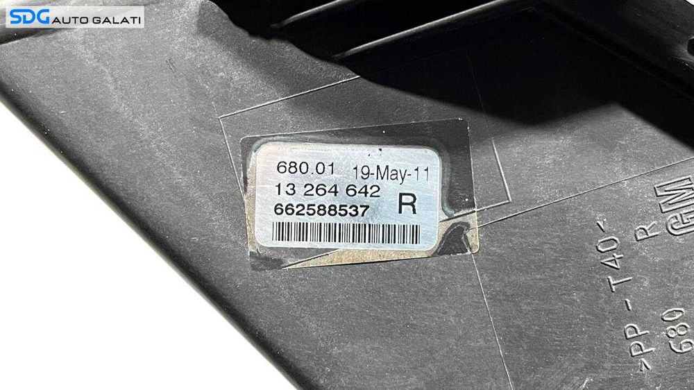 Semnalizare Dreapta din Spoiler Bara Fata Opel Astra J 2009 - 2016 Cod 13264642 (Ureche Fisurata) [L5923]