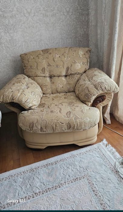 Продам Диван с креслом