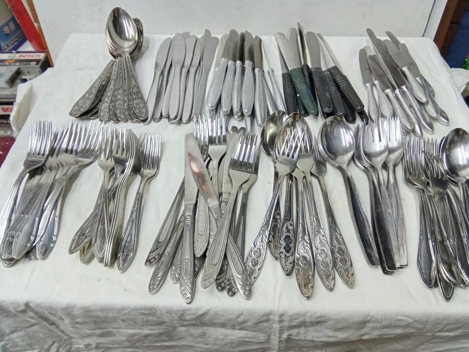 Ретро прибори за хранене