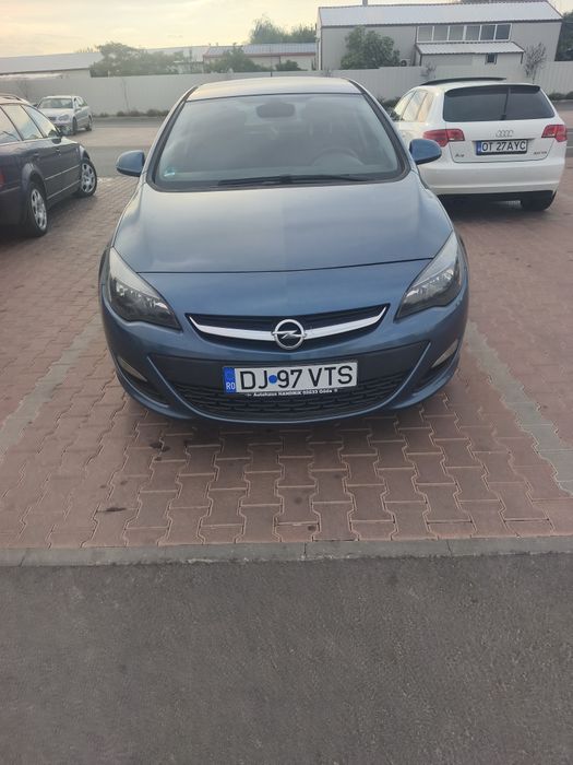 Vând Opel Astra j 2013