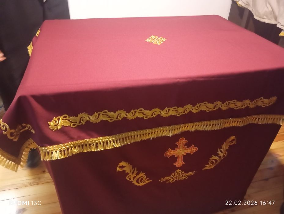 Покривки на престол.