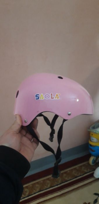 Продаётся роликовые коньки. Шлем (каска в комплекте)