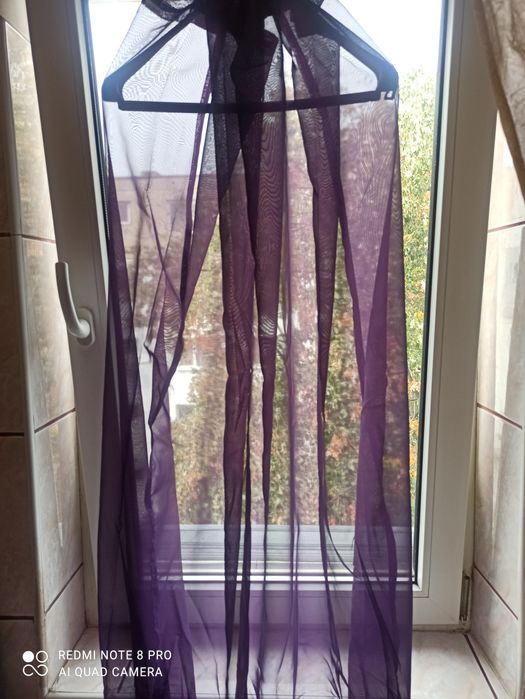 Perdele de culoare mov sint 4 buc.a cite 20 lei buc