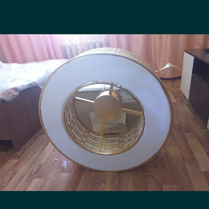 Продам люстру версаче,  новые,  две пары.