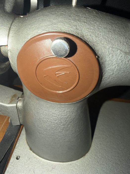 Продам швейную машинку