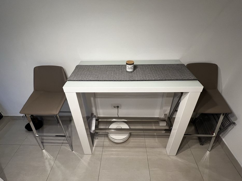 Vand masa si scaune la semiinaltime