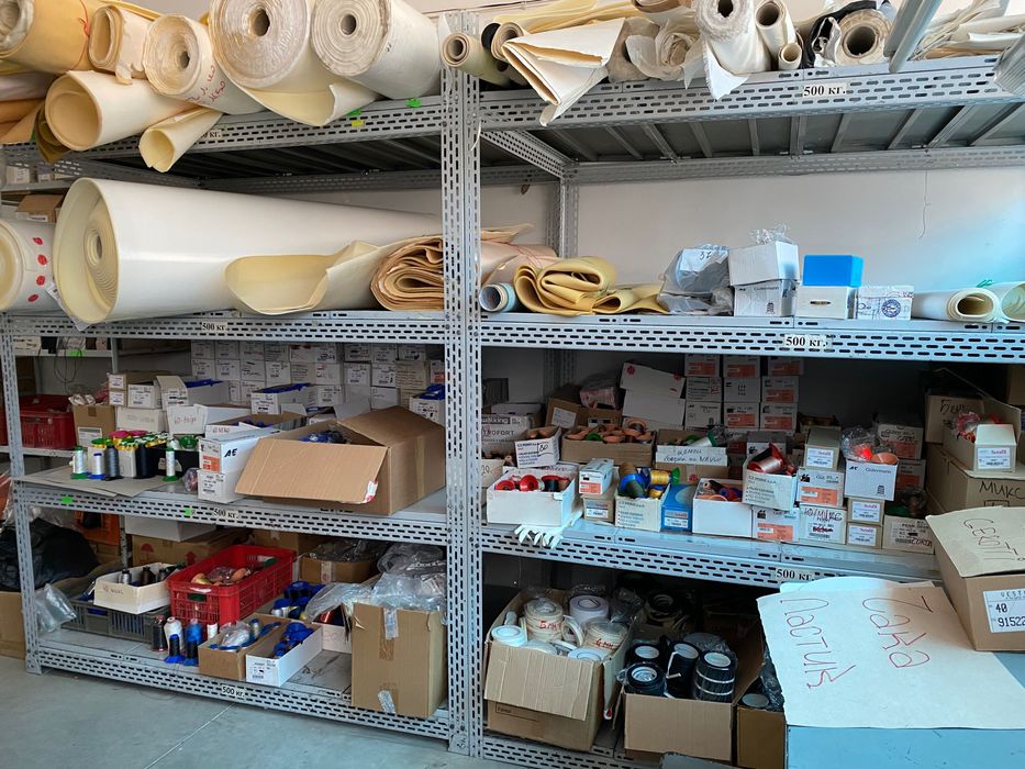 Метални секционни рафтове/стелажи