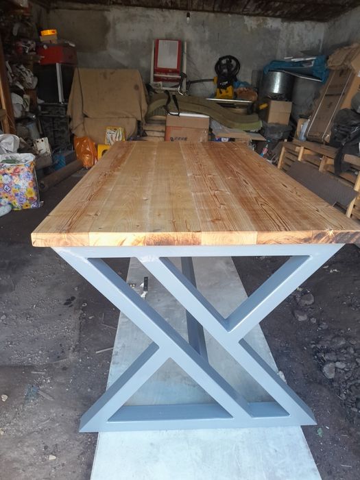 Стол в стиле лофт