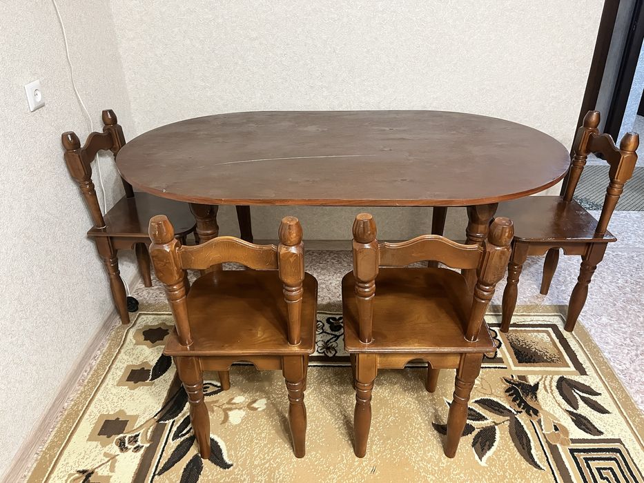 Стол обеденный со стульями