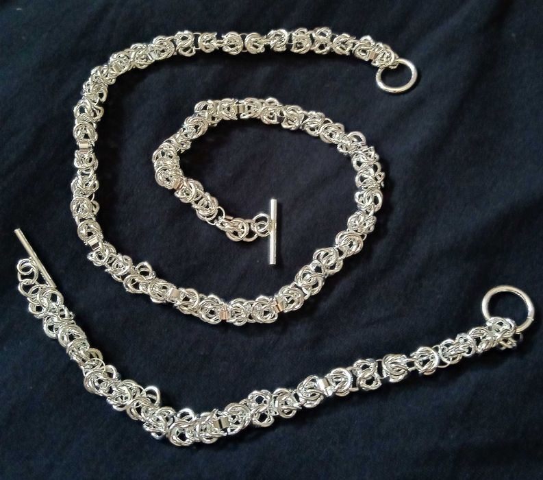 Масивен, дълъг и дебел. Чисто нов! Сребърен ланец, в кутия.