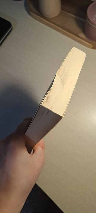 Книги: "Зимна ванилия", "Чай, торти и убийства" и др.