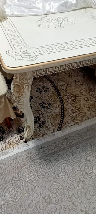 Продаю гостевой стол 2.8метра