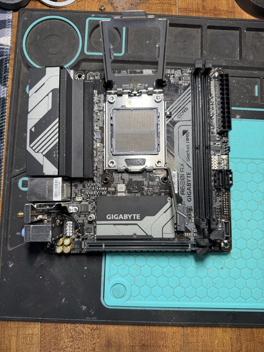 Gigabyte A620I AX AM5 Mini-ITX – Funcțională – Wi-Fi