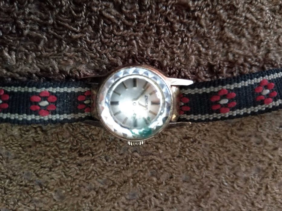 Продавам часовници