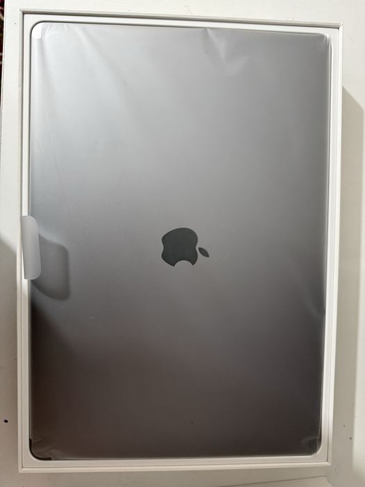 Macbook Pro 15inch/2018/i7/16/256/4Gb /full box