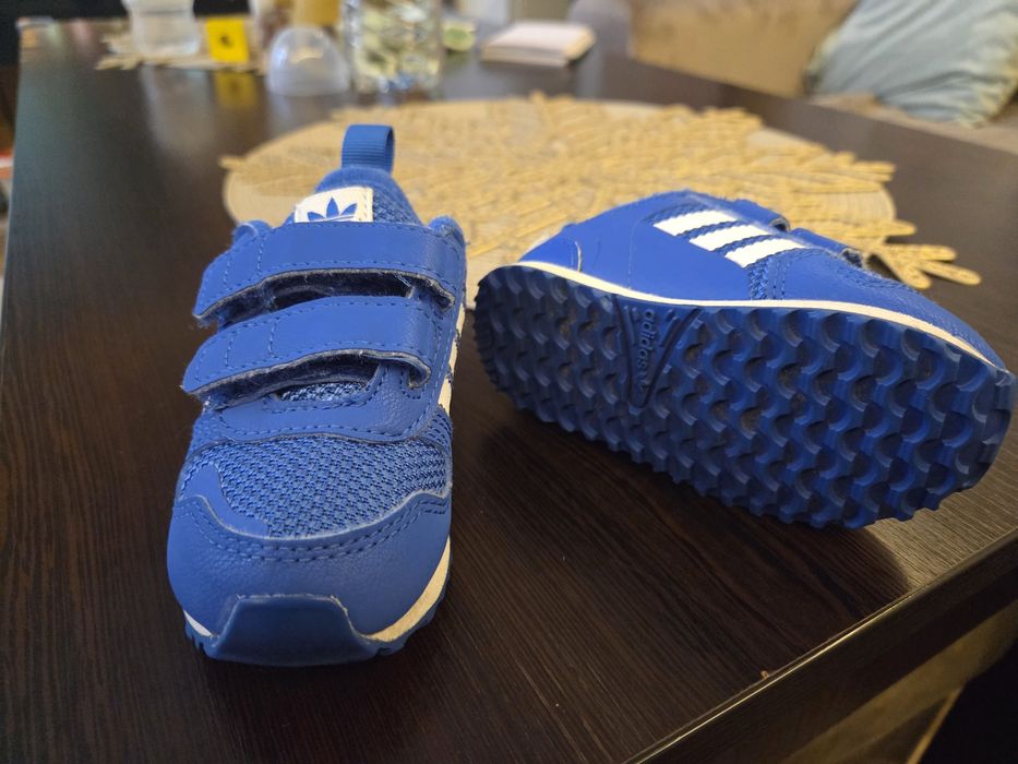 Маратонки Адидас, номер 20