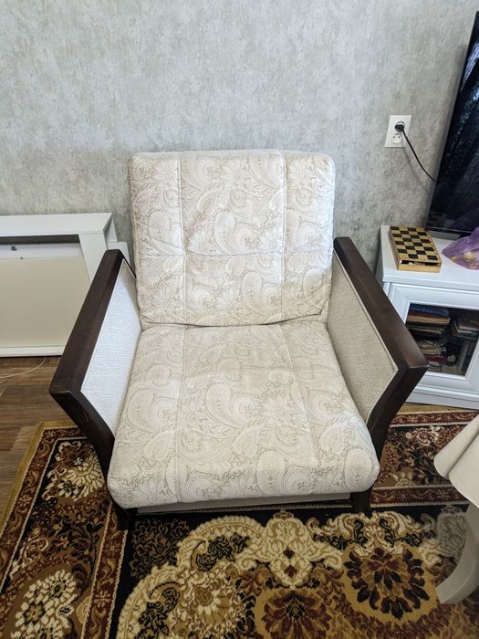 Продам кресло с пуфиком