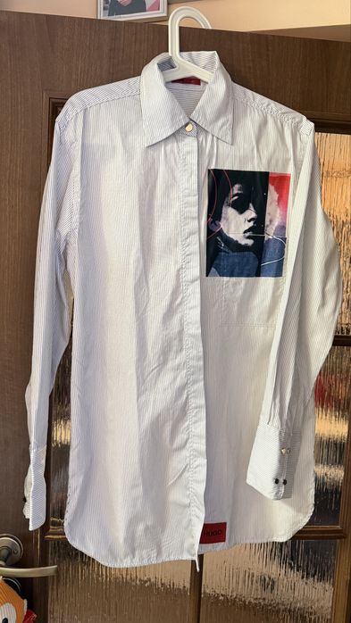 Боди  и бели дънки  на на Avin . Риза на Hugo с етикет