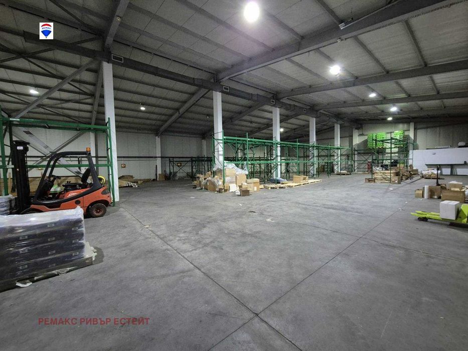 Дава се под наем Склад в Русе, Промишлена зона - Изток - 1607 кв.м за 4900 € - Снимка #3