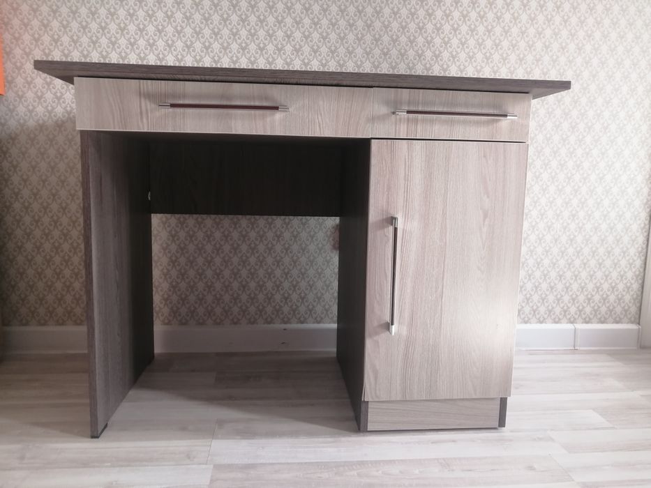 Стол письменный, ученический