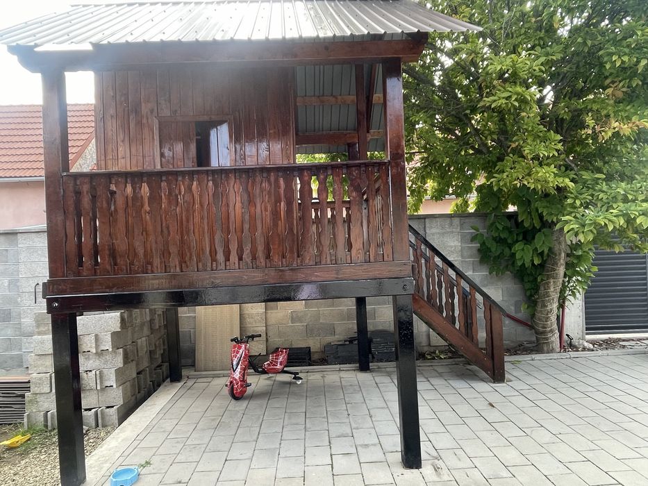 Căsuță din lemn 2.60x2.60 m cu terasă – ideală pentru curte/copii