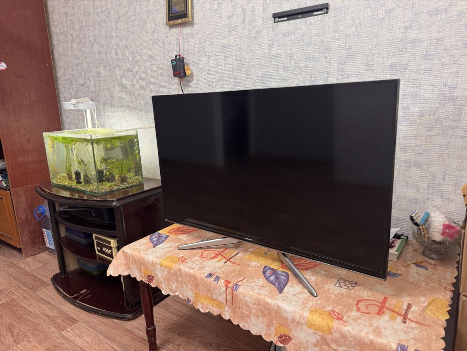 Продается телевизор Samsung, диагональ 102. Smart Tv