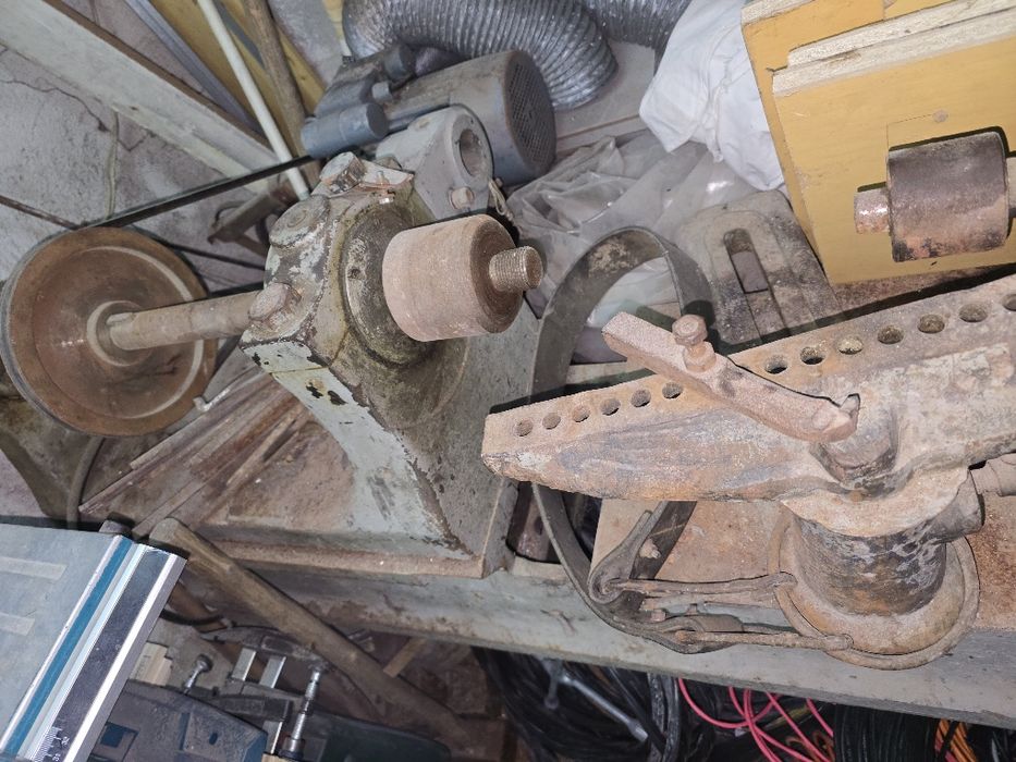 Универсален мазгален струг