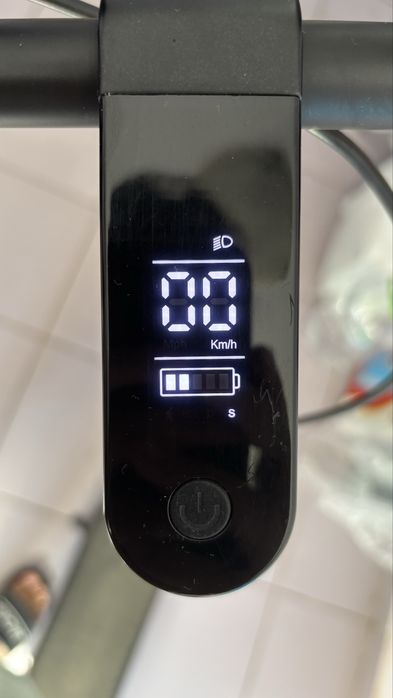 Trotinetă electrică aproape nouă