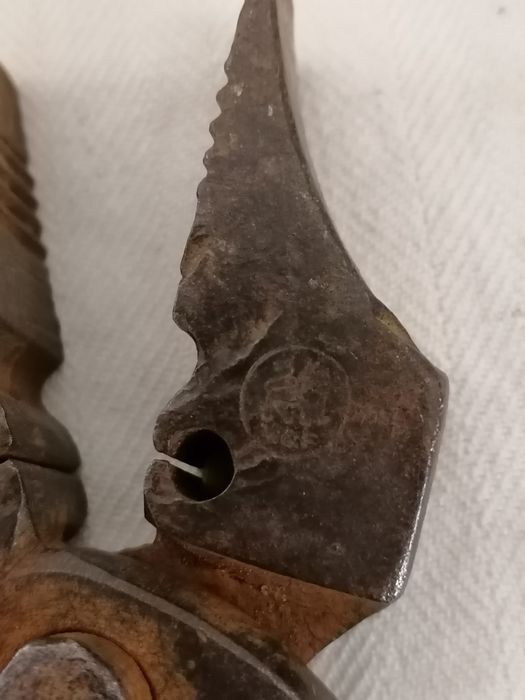 Старинен инструмент