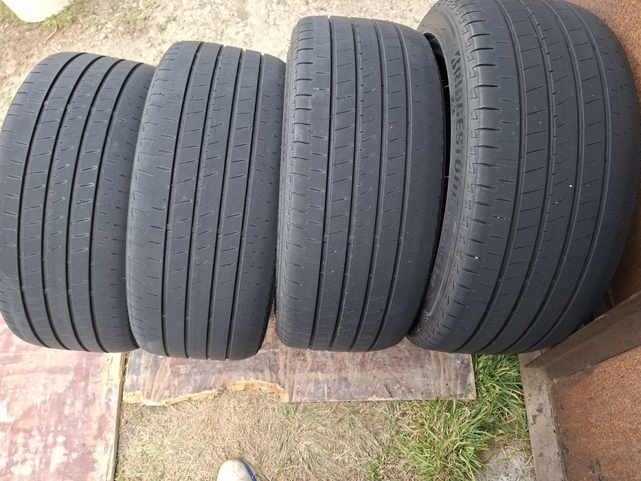 Продам шины. 235/45/18 бриджистон